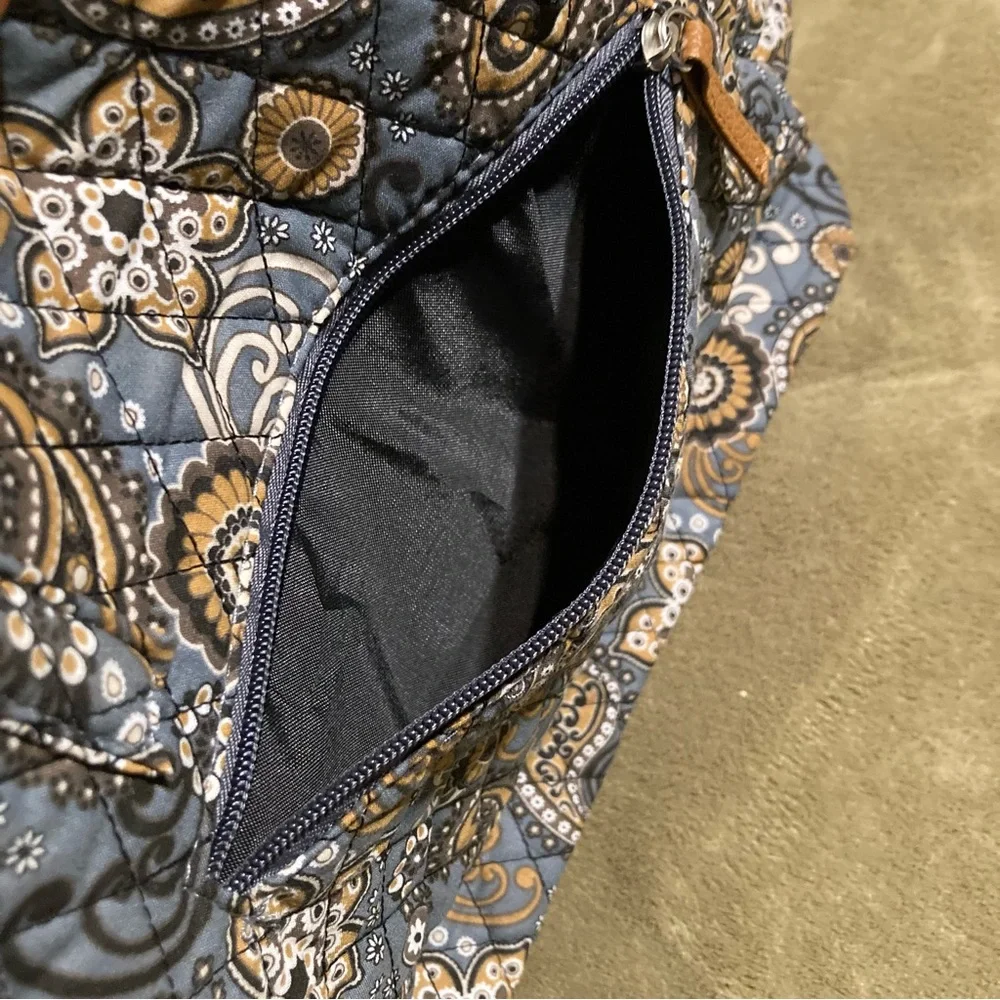 NWT Stone Mountain Paisley Shoulder Tote Bag Purse & Wristlet Gray